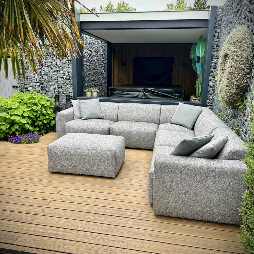 Alternative view of Bank Prada Outdoor