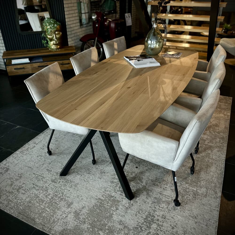 Eiken tafel