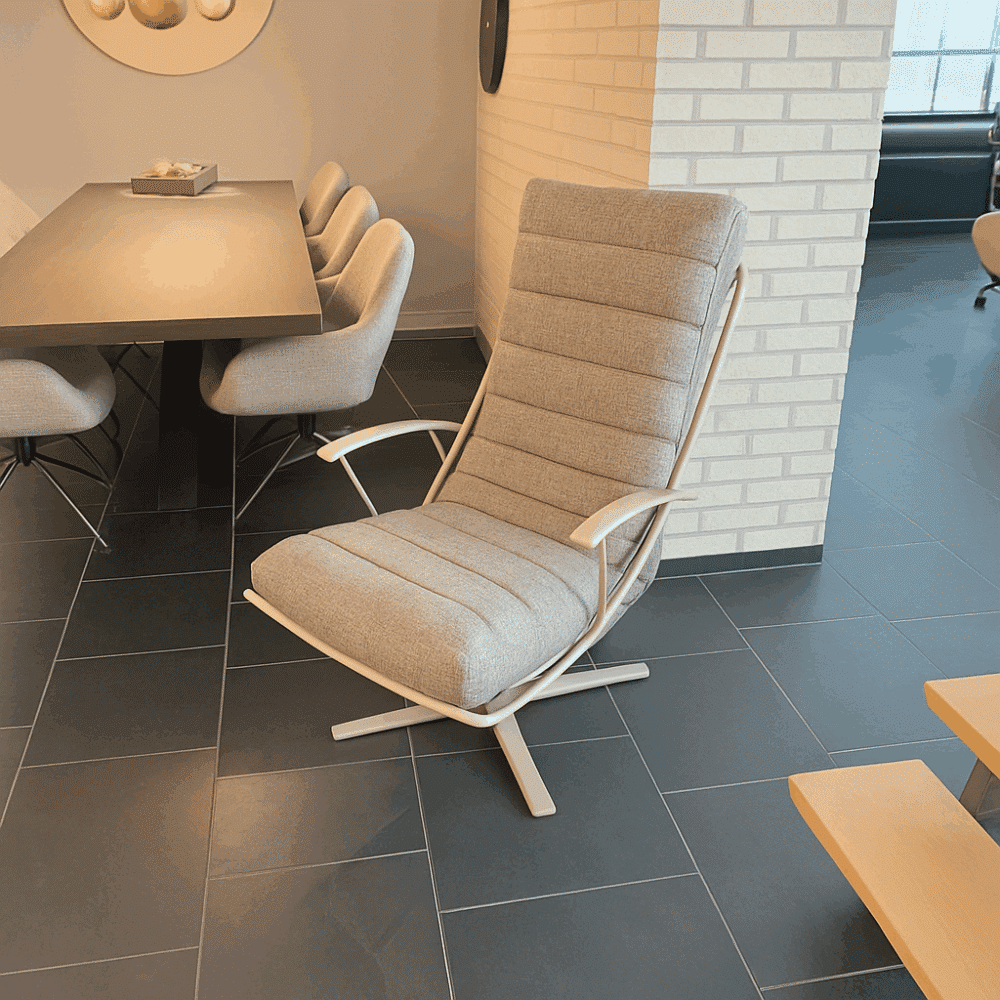 Alternative view of Trevor Fauteuil